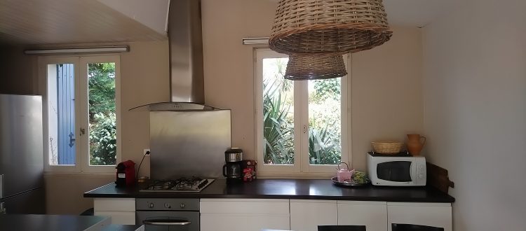 Le gîte Glycine aux Coquilloux location de vacances en gîte de charme avec grande Piscine dans le 34 à Montpellier 0623022756