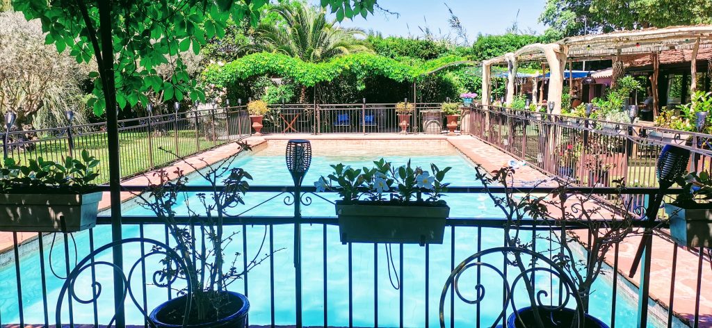 La grande piscine et la paillote des Coquilloux à Montpellier